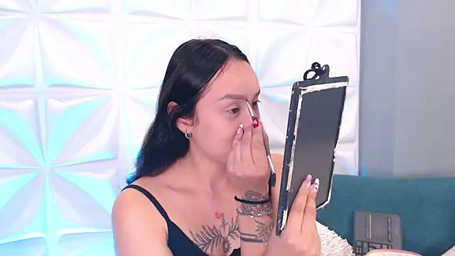 HorneyyQueen online show from December 2, 2025, 2:01 pm