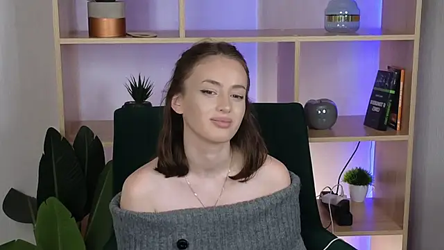 Snapshot of CamillaGebel chatting on November 18, 2025, 5:17 pm CamillaGebel online show from November 18, 2025, 5:17 pm