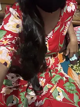 cutestpearl online show from November 24, 2025, 4:40 pm