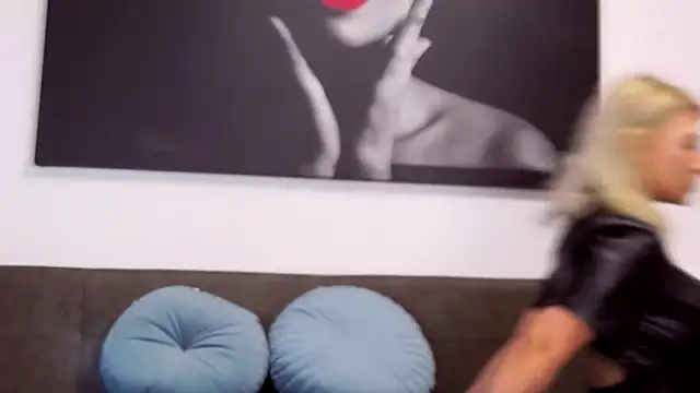 KaylinJan online show from November 26, 2025, 6:25 am