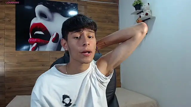 Snapshot of DraxBlade09 chatting on November 19, 2025, 3:12 pm DraxBlade09 online show from November 19, 2025, 3:12 pm