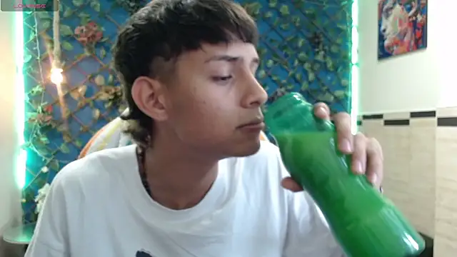 Snapshot of DraxBlade09 chatting on December 14, 2025, 3:45 am DraxBlade09 online show from December 14, 2025, 3:45 am