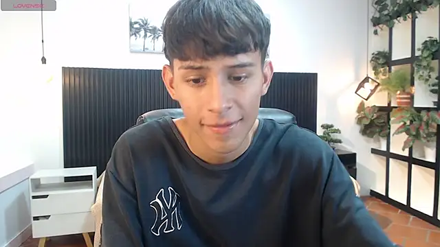 Snapshot of DraxBlade09 chatting on December 18, 2025, 8:04 pm DraxBlade09 online show from December 18, 2025, 8:04 pm