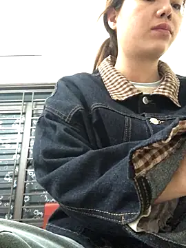 Snapshot of Miumiu95x chatting on December 14, 2025, 5:51 pm Miumiu95x online show from December 14, 2025, 5:51 pm