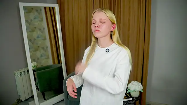 NakitaSwam online show from November 19, 2025, 11:54 am