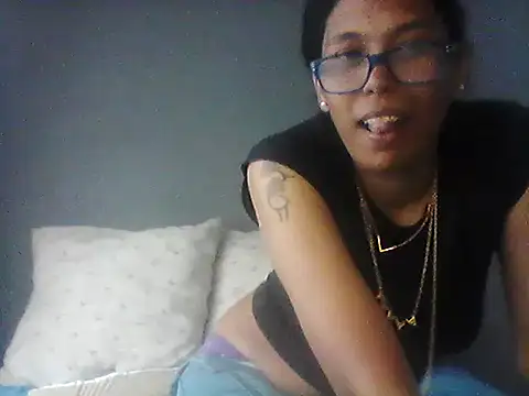 TiaBlaze online show from December 4, 2025, 12:14 pm