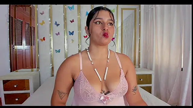 Snapshot of MeganBrounette chatting on December 1, 2025, 2:11 pm MeganBrounette online show from December 1, 2025, 2:11 pm