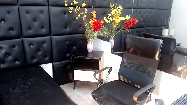 ChrisHott01 online show from December 4, 2025, 1:59 am