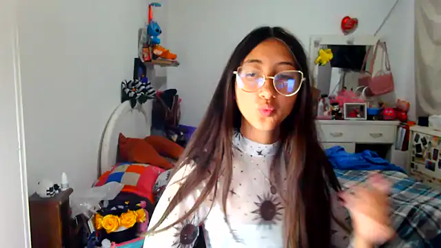 Snapshot of Nanylux chatting on November 21, 2025, 4:05 pm Nanylux online show from November 21, 2025, 4:05 pm