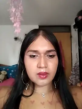 Vivianna  colombia online show from November 18, 2025, 6:34 pm