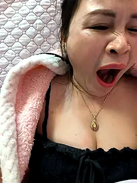 dis princess online show from December 4, 2025, 3:32 pm