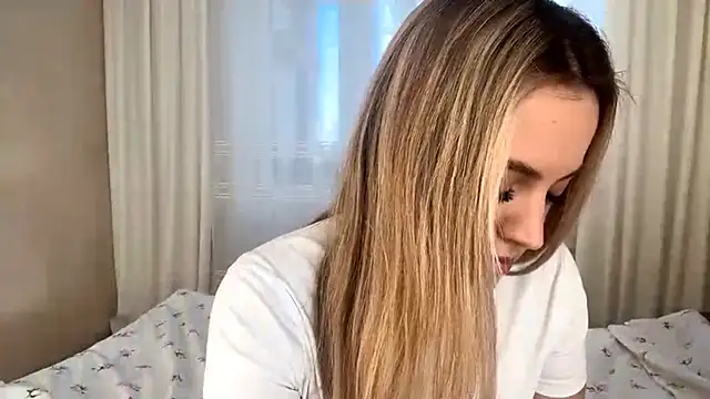 LuciaShadwell online show from December 1, 2025, 4:17 am