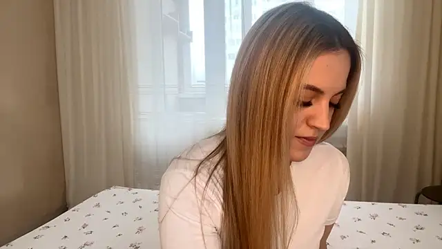 LuciaShadwell online show from December 2, 2025, 4:18 am