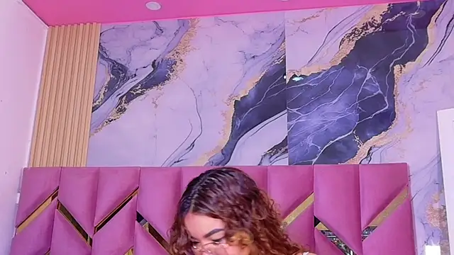 cutiecurvyForeign online show from November 26, 2025, 6:03 am