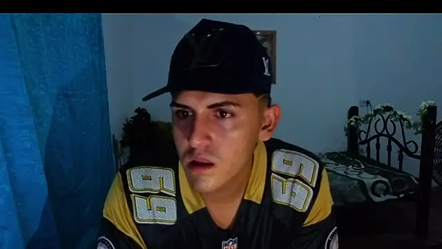 yan-l18 online show from November 20, 2025, 2:56 am