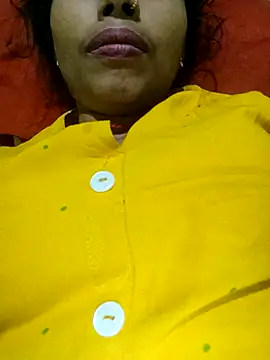 Snapshot of Hott_myraa chatting on December 5, 2025, 2:36 pm Hott myraa online show from December 5, 2025, 2:36 pm