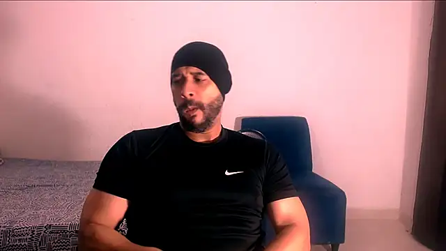 Snapshot of musclehetero chatting on November 19, 2025, 5:13 pm musclehetero online show from November 19, 2025, 5:13 pm