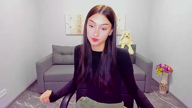 Julia Laurents online show from November 25, 2025, 8:14 am