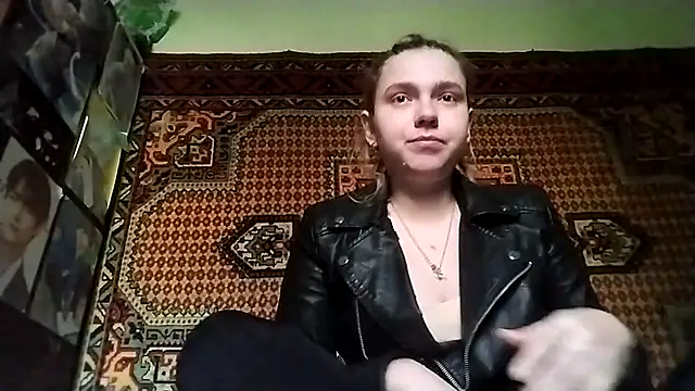 Snapshot of KikiBang chatting on November 28, 2025, 8:28 am KikiBang online show from November 28, 2025, 8:28 am