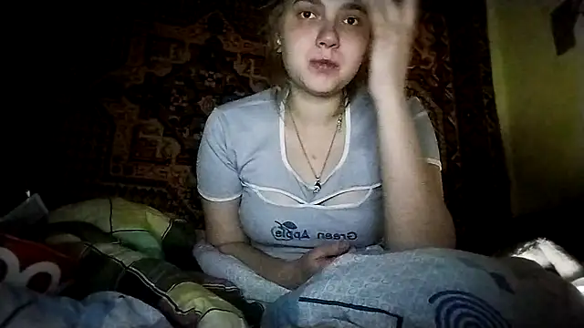 Snapshot of KikiBang chatting on December 3, 2025, 8:07 pm KikiBang online show from December 3, 2025, 8:07 pm