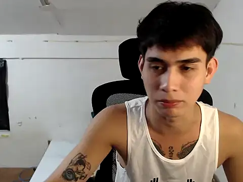 Snapshot of DecentGUy04 chatting on November 20, 2025, 5:56 pm DecentGUy04 online show from November 20, 2025, 5:56 pm