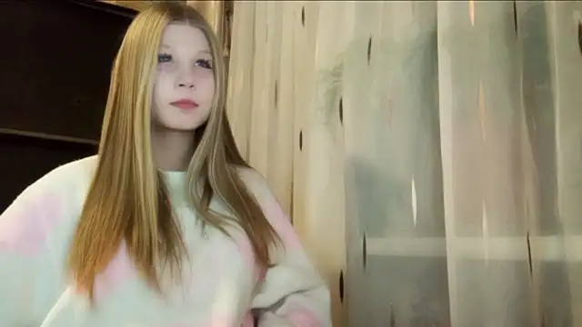 Snapshot of MilliLiss chatting on December 14, 2025, 1:27 pm MilliLiss online show from December 14, 2025, 1:27 pm