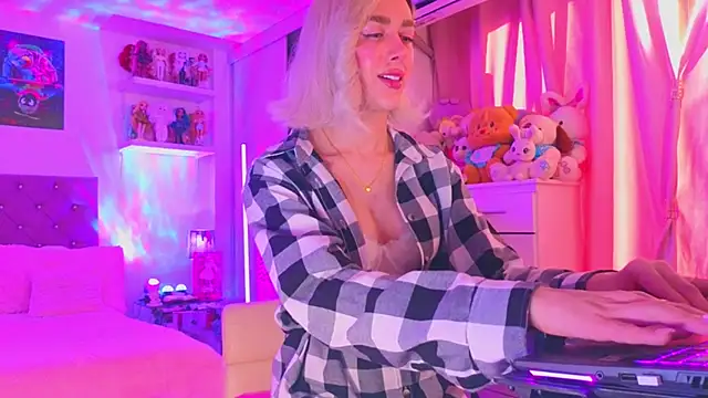 Snapshot of MadamBarbiee chatting on December 13, 2025, 9:20 pm MadamBarbiee online show from December 13, 2025, 9:20 pm