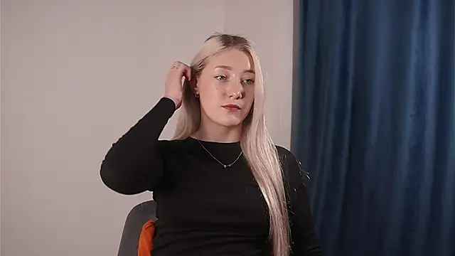 AngelitaLepp online show from November 21, 2025, 4:44 am