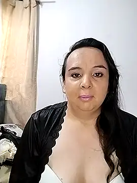 Snapshot of Ivonne_17 chatting on November 20, 2025, 5:23 pm Ivonne 17 online show from November 20, 2025, 5:23 pm