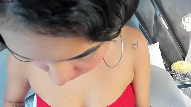 NatashaLondon  online show from December 19, 2025, 5:31 pm