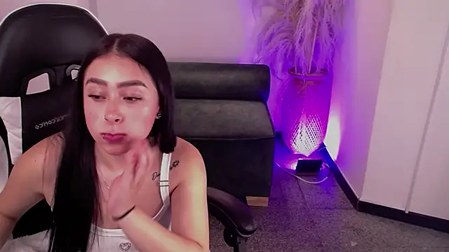 Snapshot of vallolett chatting on November 20, 2025, 6:18 pm vallolett online show from November 20, 2025, 6:18 pm