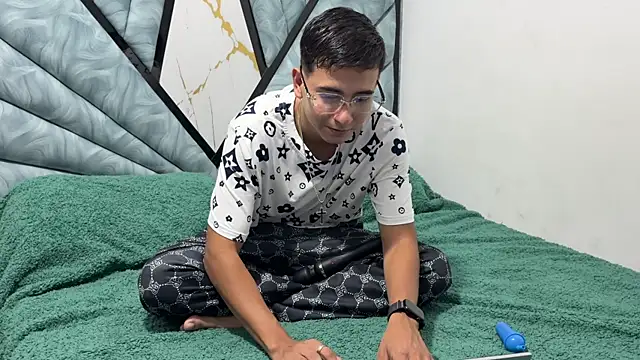 Snapshot of DereckxSophia chatting on December 15, 2025, 3:22 am DereckxSophia online show from December 15, 2025, 3:22 am