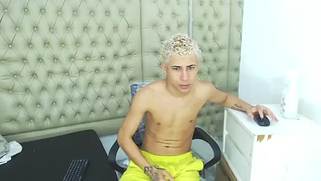 HollmanFronsh online show from November 30, 2025, 2:04 am