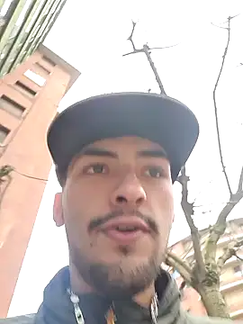 Snapshot of Auron_merrow chatting on December 21, 2025, 3:52 pm Auron merrow online show from December 21, 2025, 3:52 pm