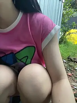 Snapshot of XndSeraphina chatting on December 4, 2025, 9:51 am XndSeraphina online show from December 4, 2025, 9:51 am