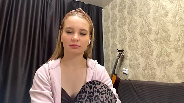 Snapshot of SophieLorein chatting on November 22, 2025, 6:01 am SophieLorein online show from November 22, 2025, 6:01 am