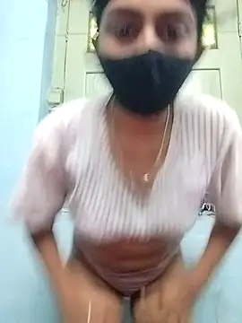 Snapshot of Miss_tinaaa chatting on December 19, 2025, 10:33 am Miss tinaaa online show from December 19, 2025, 10:33 am