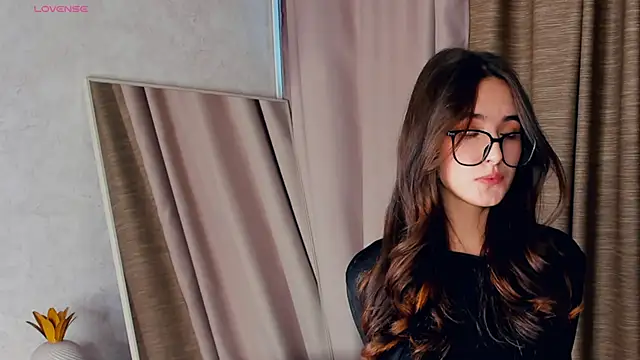 SusanaSchiesher online show from November 23, 2025, 5:51 am