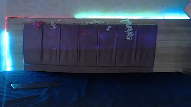 adelaandmaikcm101 online show from November 22, 2025, 5:39 am