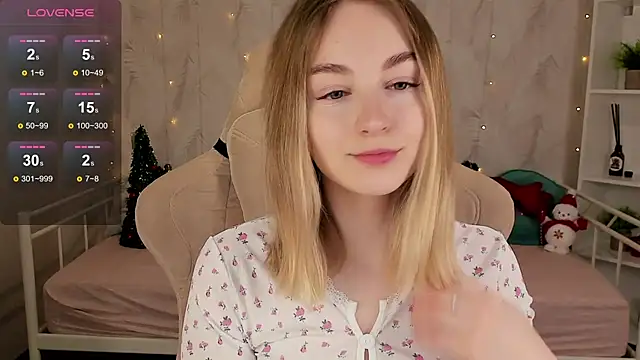 Snapshot of Shy_Polly chatting on December 15, 2025, 12:04 am Shy Polly online show from December 15, 2025, 12:04 am