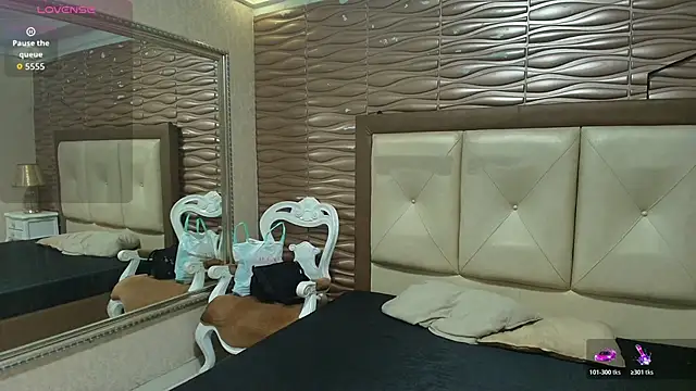 Madyscarlett online show from November 24, 2025, 12:05 pm