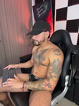 Snapshot of NikoHank chatting on November 25, 2025, 4:23 am NikoHank online show from November 25, 2025, 4:23 am