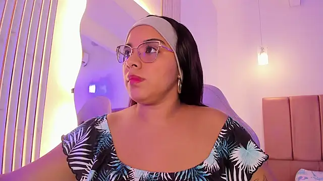 BrianaMyers online show from December 4, 2025, 7:33 pm