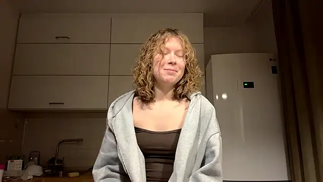 ElfriedaZwack online show from December 2, 2025, 12:43 pm