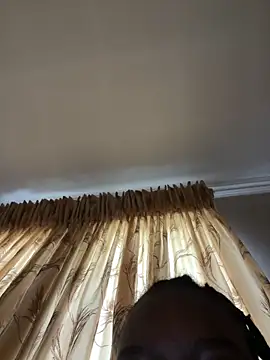 Snapshot of Lyana_silver21 chatting on December 17, 2025, 7:25 am Lyana silver21 online show from December 17, 2025, 7:25 am