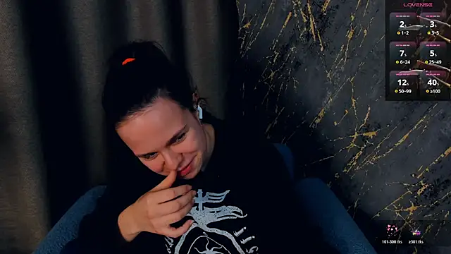 Snapshot of LeotaGlaza chatting on November 22, 2025, 3:11 pm LeotaGlaza online show from November 22, 2025, 3:11 pm