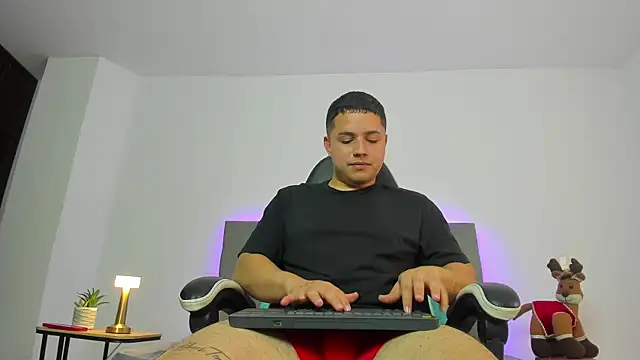 bry hill online show from November 25, 2025, 1:33 pm