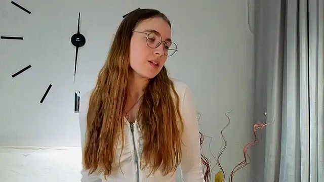 Snapshot of DebbraBickler chatting on December 1, 2025, 6:13 pm DebbraBickler online show from December 1, 2025, 6:13 pm