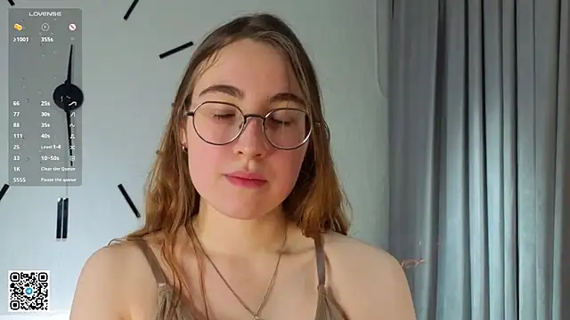 Snapshot of DebbraBickler chatting on December 4, 2025, 7:22 pm DebbraBickler online show from December 4, 2025, 7:22 pm