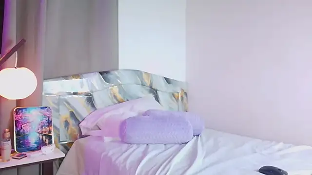 EmmaDembers online show from December 2, 2025, 9:21 pm